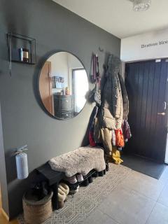 Spacious & luxurious family home w hot & cold tub & sauna - Reikiavik - 2
