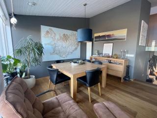 Spacious & luxurious family home w hot & cold tub & sauna - Reikiavik - 3