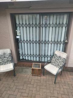 The right place : Ideal for the smart business person. 25km to DBN. - 9