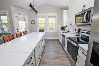 BC18B, Oh Whale, Oceanside, Comm Pool! Lighthouse Views! - Corolla - 1
