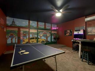 Windsor Island Themed Mansion, Disney, Universal - 9