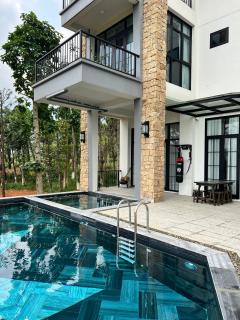 Valentina Castle - Melorita Hòa Lạc - 6