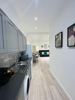 Inviting Apartment - Steps to Tube & Top City Attractions - Ealing - 4