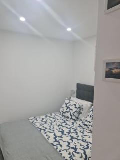 "Linda's Guest House" Beach House with Private Patio & Hot Tub, 3 Min from the Beach - Costa da Caparica - 6