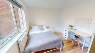 Charming Flat with Free Parking - 2