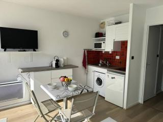 Confortable studio, wifi, parking, proche plage - 1