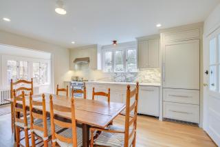 Charming Greenwich Escape Near Wooded Trails! - - 3