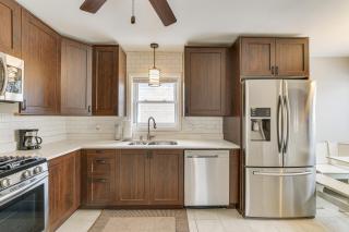 Pet-Friendly Home with Fenced Yard in Chicago! - Chicago - 9