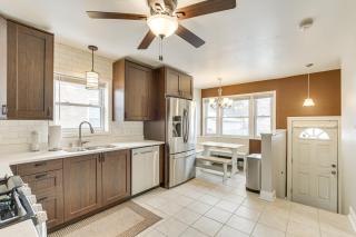 Pet-Friendly Home with Fenced Yard in Chicago! - Chicago - 4