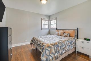 Pet-Friendly Home with Fenced Yard in Chicago! - Chicago - 2