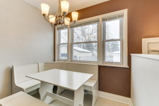Pet-Friendly Home with Fenced Yard in Chicago! - Chicago - 3