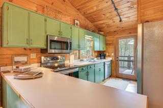Cozy Cabin in Private Location with Hot Tub and Grill! - Blue Ridge - 3