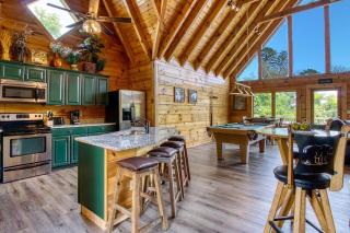 City View Chalet, Hot Tub, 1089 of FREE Attraction tickets for each paid day, Dollywood and More! - Gatlinburg - 1