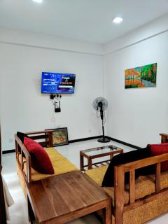 Highway Twin Home West wing - 4