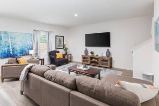 Modern Family Home near TCU, Fort Worth Stockyards by HomeStayPros - Edgecliff Village - 5