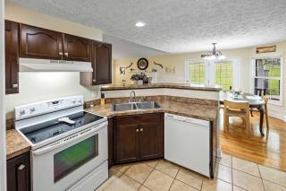 Private Farmhouse with Hot Tub - Dandridge - 5