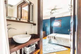 Charming Room in Historic BnB with Parking - Rm 5 - Seattle - 1