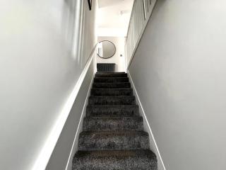 Spacious 3 bed APT sleeps 5 near Bournemouth Beach - 1