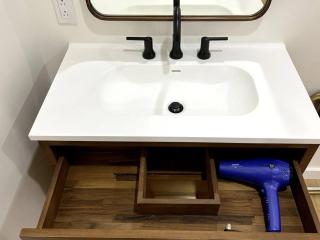 DTWN Bangor, Historic Hotel, KING BED, WIFI, Roku TV, Room # 403 - Bangor - 1