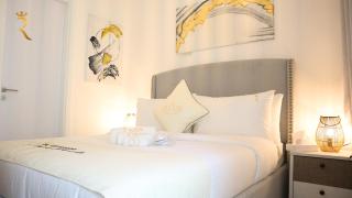 Luxury Duplex 2BR Oasis in Masdar City - Abu Dhabi - 9