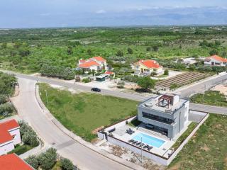 Villa Tia with heated pool & jacuzzi - 9