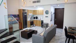 Luxury Duplex 2BR Oasis in Masdar City - Abu Dhabi - 1
