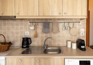 Queen bee seafront - 8