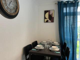 2 Bed Flat in Canary Wharf - London - 6