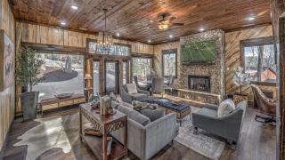 Luxe Mountain Retreat - 1