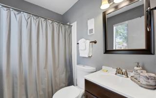 NEW- Lovely 2-Bdr2Bath Gatlinburg Condo with resort indoor pool hot tub Wi-fi, great location - Gatlinburg - 3