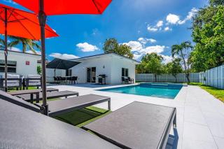 Stylish 4 Bedroom Home with Pool, 12 Minutes to the beach - Miami - 8