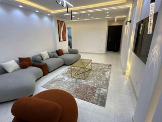 Luxurious 2-Bedroom Apartment in Primera Compound with Scenic Pool Views - Cairo - 4
