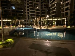 Luxurious 2-Bedroom Apartment in Primera Compound with Scenic Pool Views - Cairo - 2
