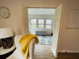Great Location, Free Parking, Spacious, Private Office & Family Friendly - 3