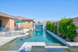 Joshua Tree Getaway with Pool, Spa, BBQ and Sleeps 12 - Indio - 9