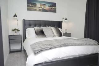 2 Miles to Disneyland -FREE Parking! In Anaheim CA - 0