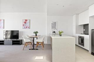 Kind bed Apt w Sofabed in Ryde - Fast Wifi - Sydney - 4