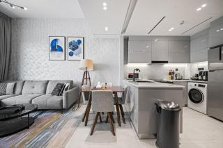 ALH Vacay - Fascinating 1 Bedroom in Binghatti Canal - Dubai - 9
