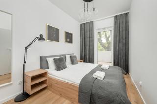 Mieszczańska Modern Apartment with Balcony & Free Parking Wrocław by Noclegi Renters - Breslavia - 3