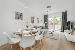 Mieszczańska Modern Apartment with Balcony & Free Parking Wrocław by Noclegi Renters - Breslavia - 1