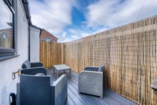 4-BR Luxurious Spacious Stylish House with Parking, Central Bolton, Links to Manchester, Sleeps 11 - WORK CONTRACTORS SPECIAL OFFER! - by Blue Puffin Stays - Farnworth - 4