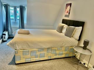 Large City Centre Room - Bristol - 7