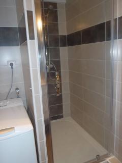 APPT 2 PCES MEZ 46m2 + TERRASSE 7m2 REF 4018 - 3