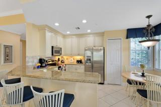 Last Minute Disney Getaway! Private Pool, Hot Tub & Games Room. Book Now! #31152 - Kissimmee - 3