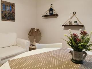 BORGO DE’ CENCI, lovely apartment below the Castel - 5