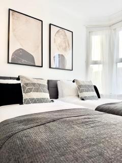 Serviced 4 bed 2 bath Manor Park House - Londra - 0