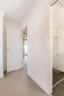 Modern Mansion in Lightsview By Host Solutions - 2