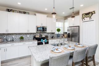 Last Minute Disney Getaway! Private Pool, Hot Tub & Games Room. Book Now! #33492 - Kissimmee - 4