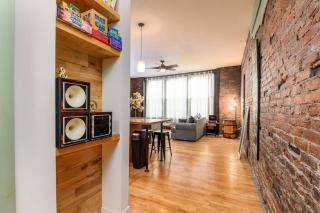 Cityscape Elegance - Stylish Skyline Views Retreat - Bangor - 7
