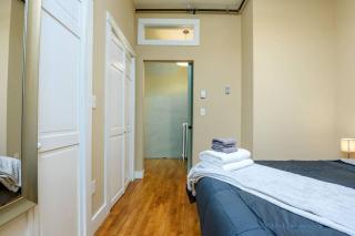 Cityscape Elegance - Stylish Skyline Views Retreat - 1